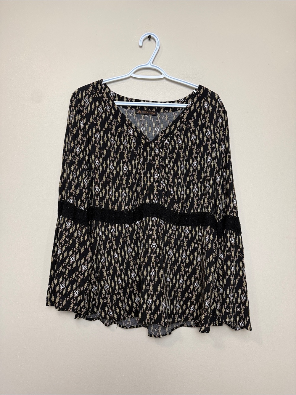 Love & Legend Black and Beige Patterned V-Neck Tunic 1X